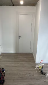 Установка, монтаж межкомнатных и входных дверей