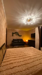 В Центре города 2-х комнатная квартира на длительный срок, месяц