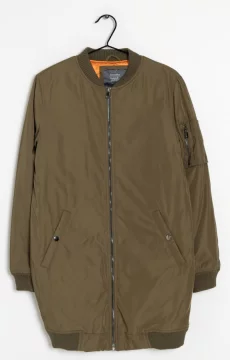 Удлиненная парка Bershka.
