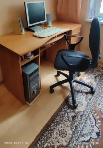 Стол, стул, компьютер