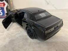 Игрушечная машинка