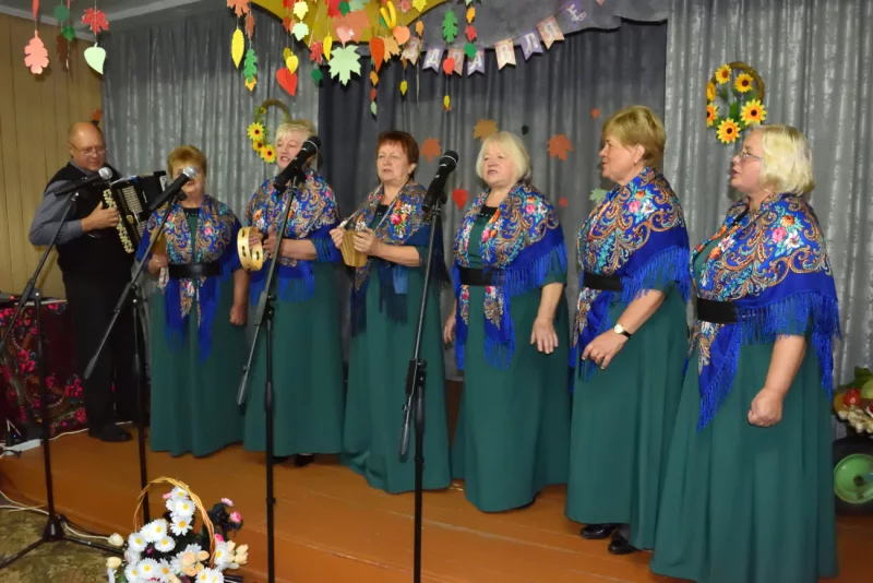 На Бобруйщине в Сычково прошёл День деревни: конкурс садовых тележек и парад урожая