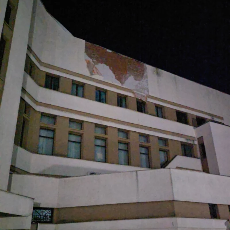 А у белагропромбанка штукатурка отвалилась...