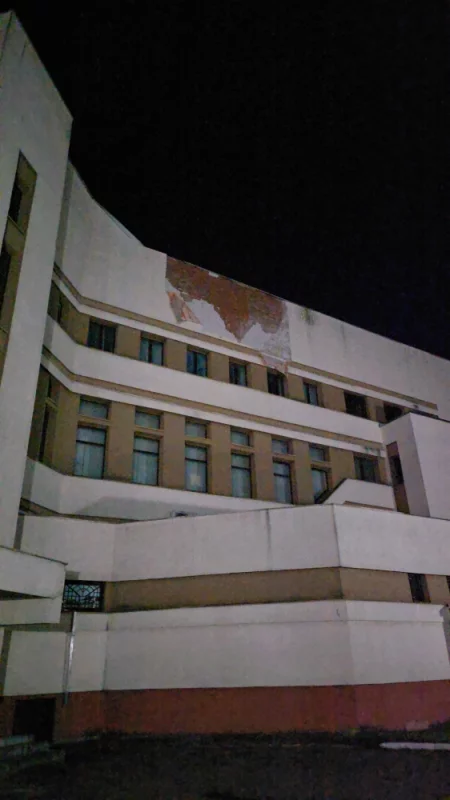 А у  белагропромбанка штукатурка отвалилась...