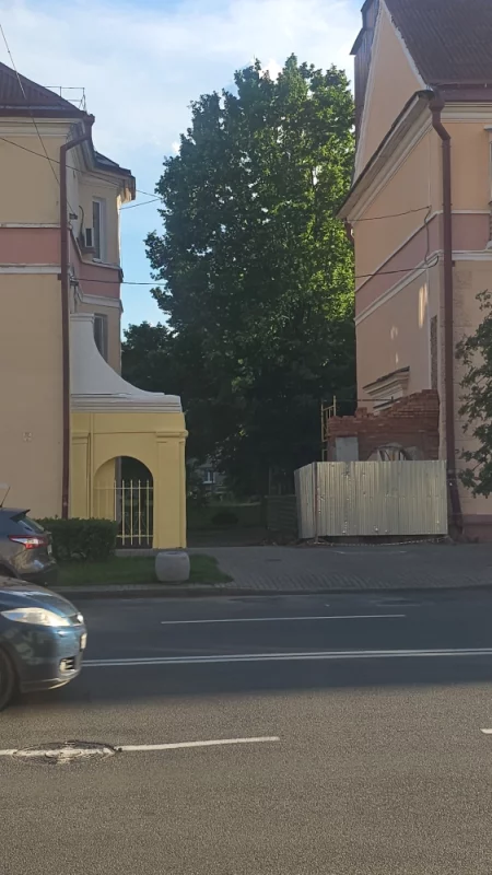 Реконструкция снесенных аварий ворот на въезд во двор