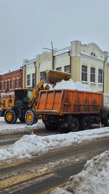 Танку проезд расчищают