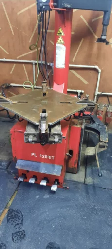 Станок шиномонтажный, полуавтомат