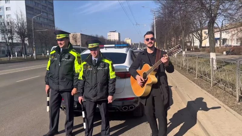 ГАИ Бобруйска: праздничная акция, которая растопила сердца