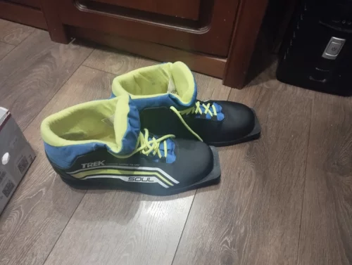 Лыжи и ботинки к ним