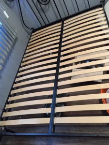 Кровать металл 2*1.6 . 450 руб