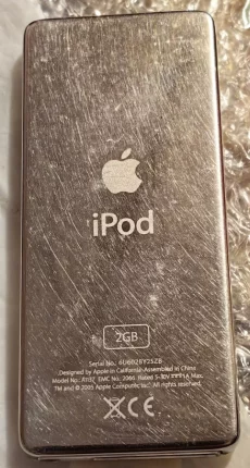 Apple iPod nano 1st Generation белый (2 GB) A1137