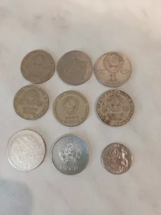 Монеты и часы