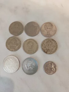 Монеты и часы