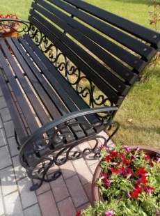 Скамейка с элементами ковки