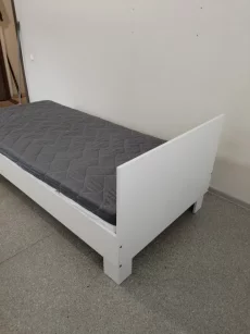 Кровати с матрасами