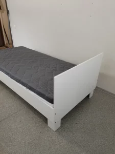 Кровати с матрасами