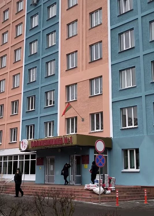 В Бобруйске обновлили фасад городской поликлиники №1