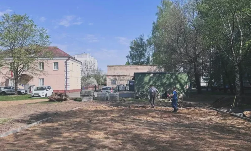 Успеть к лету. Детская площадка на Чонгарской – в ускоренном режиме