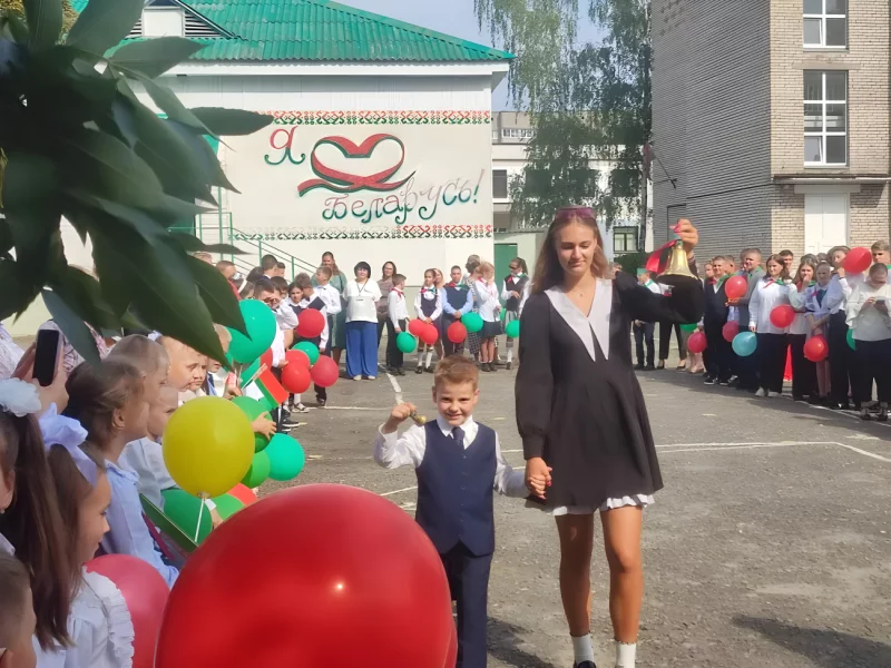 Кухонную бытовую технику подарил профсоюз Бобруйской школе-интернату для детей с нарушением слуха