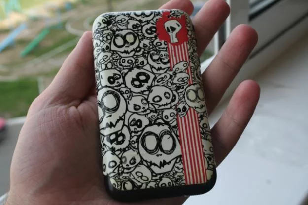 Виниловые наклейки на iPhone