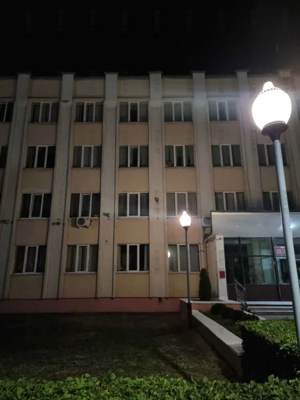 Важность персоны в райисполкоме, можно определить по наличию или отсутствию кондиционера на окне.