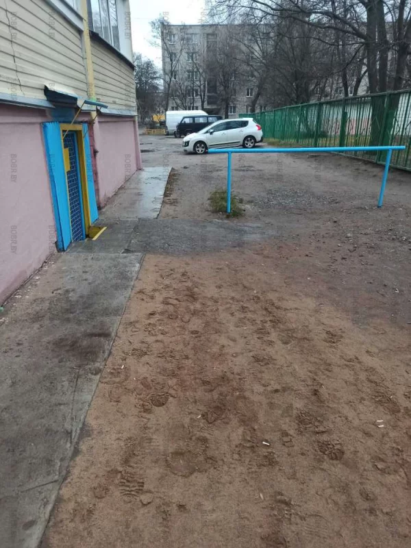 Перегородить - просто, сделать пешеходную дорожку - "не обязательно"