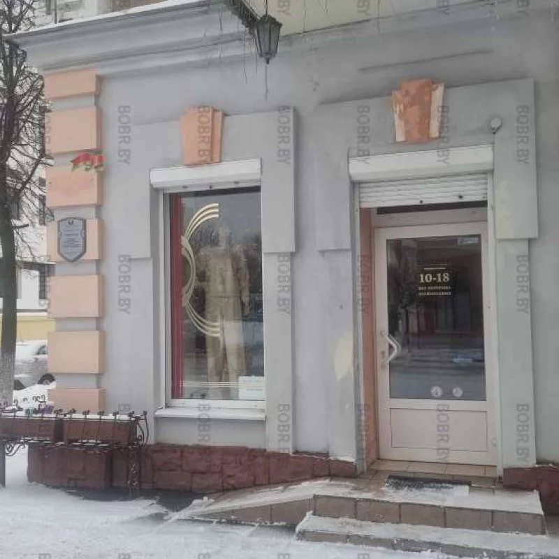 Обещали кофейню, открыли магазин одежды.