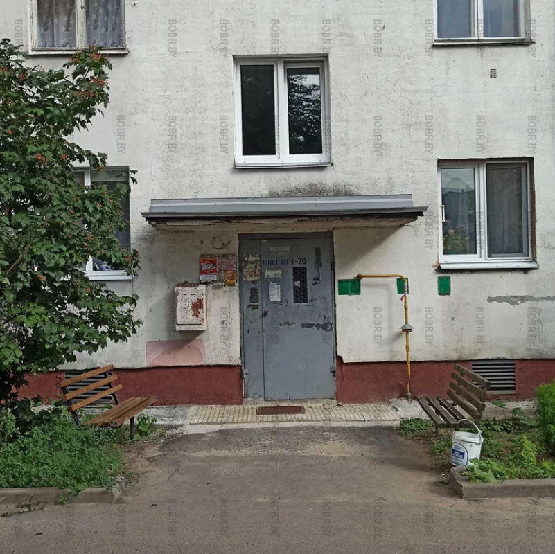 Ул. Минская, дом 69. Отличные итоги кап. ремонта 2020-2021: урны для мусора нет, подъезд, как картина