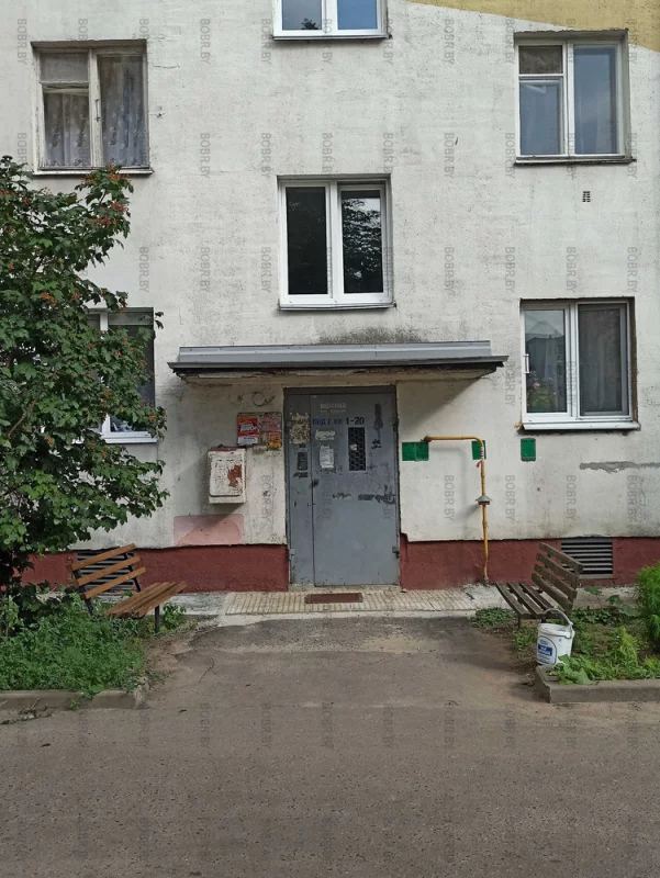 Ул. Минская, дом 69. Отличные итоги кап. ремонта 2020-2021: урны для мусора нет, подъезд, как картина