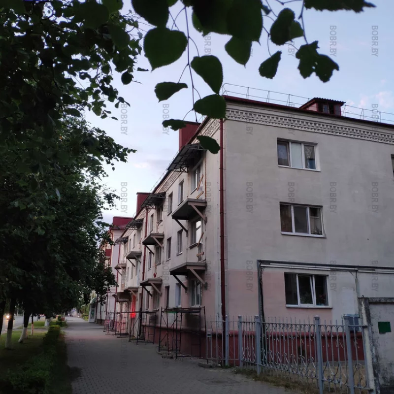 Дом в котором делают кап ремонт. Больше домов в Бобруйске где делают капремонт Я не знаю. Если знаешь, пиши в комментариях.