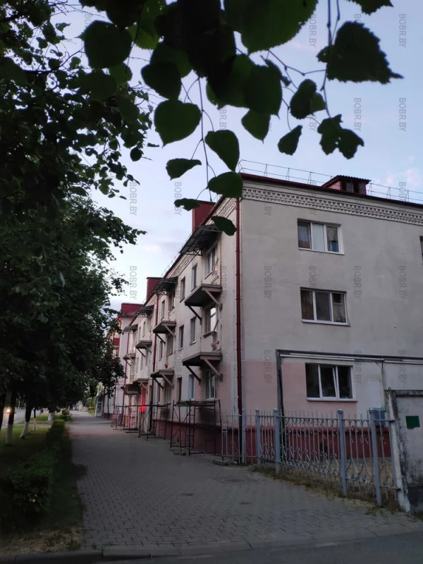 Дом в котором делают кап ремонт. Больше домов в Бобруйске где делают капремонт Я не знаю. Если знаешь, пиши в комментариях.