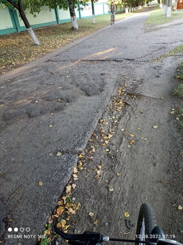 Тротуар на Агромаша, можно ноги сломать и колёса оставить.
