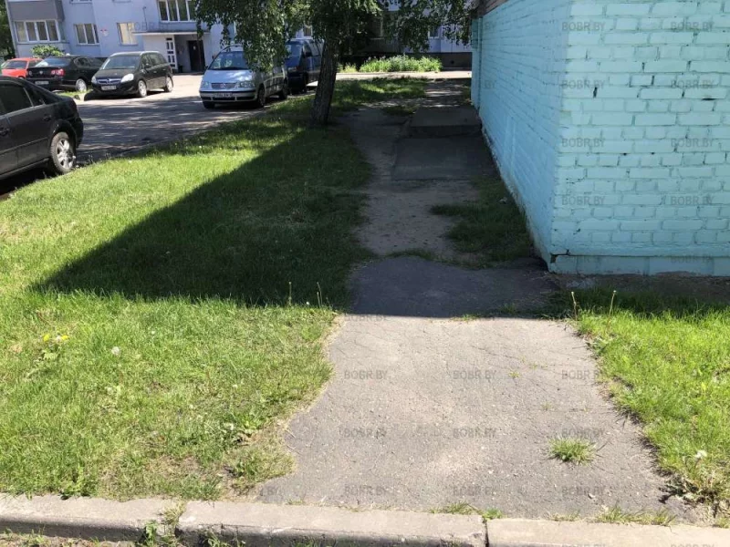 Такие вот тротуары бывают