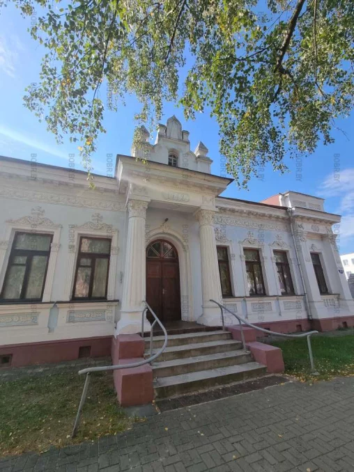 Мало кто знает, Но раньше в этом здании размещался родильный дом.