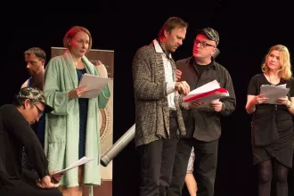 Театр приглашает на открытую читку пьесы «Две дюжины алых роз»