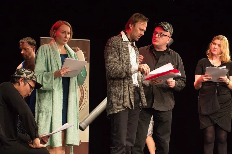 Театр приглашает на открытую читку пьесы «Две дюжины алых роз»