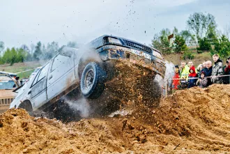 Еще не поздно успеть: под Бобруйском продолжается зрелищный джип-спринт