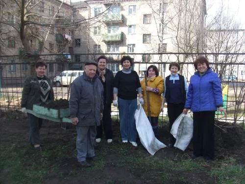 Субботник в ТЦСОН Ленинского района