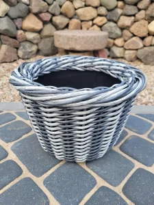 Кашпо из ротанга