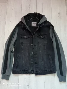 Фабричная джинсовая куртка
