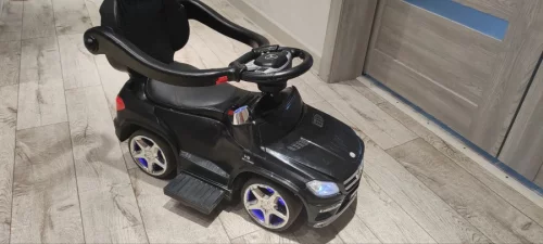 Детская машинка Каталка, толокар RiverToys Mercedes-Benz GL63