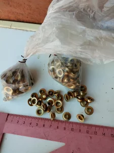 Заклёпки отверстий для шнурков