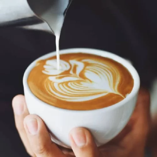 Бариста в кафе ТЕВЬЕ