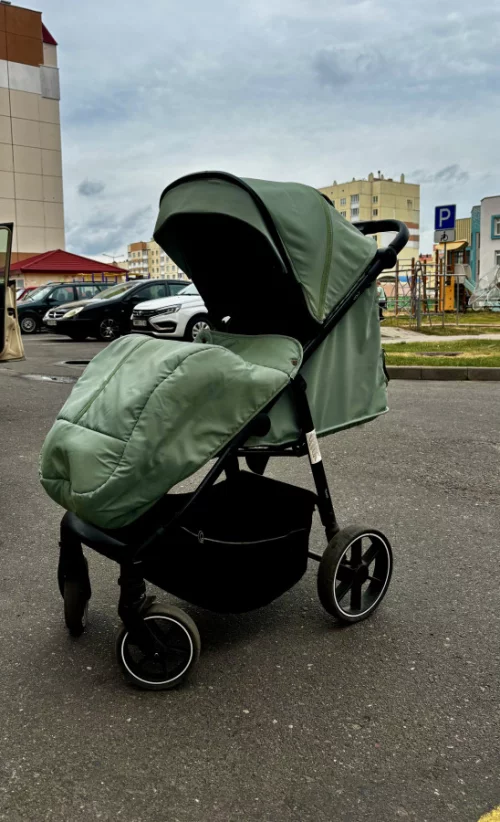 Всесезонная прогулочная коляска