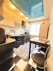 2- комнатная квартира с ремонтом в центре города