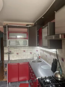 Угловую кухню с вытяжкой, срочно