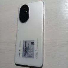 Телефон HONOR 200