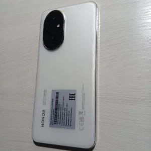Телефон HONOR 200