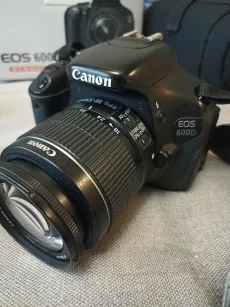 Зеркальный фотоаппарат Canon 600D