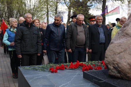 Открытие памятного знака ликвидатором и жертвам аварии на ЧАЭС в сквере Дружбы. Фоторепортаж BOBR.BY